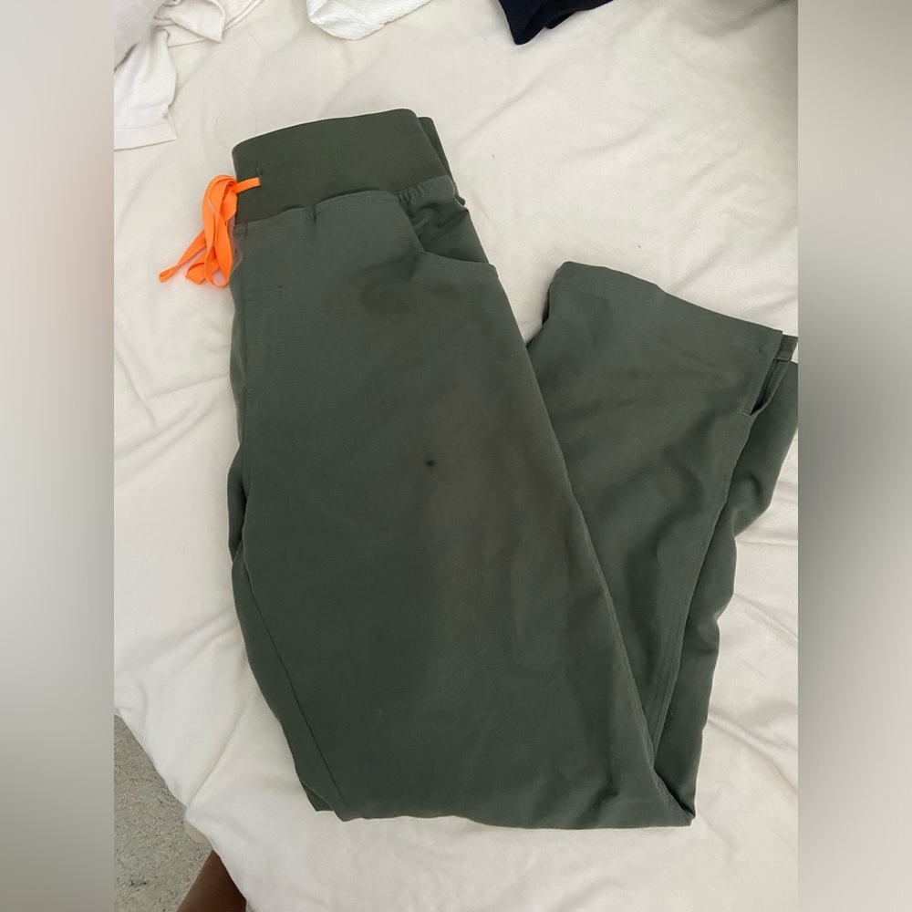 Figs scrub pants in moss